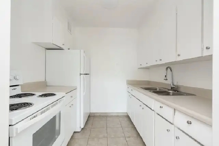 renovated one bedroom, Oriole and Oxton - ID 481