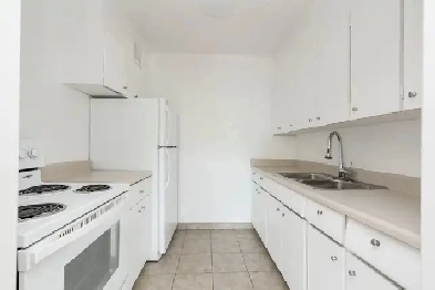 renovated one bedroom, Oriole and Oxton - ID 481