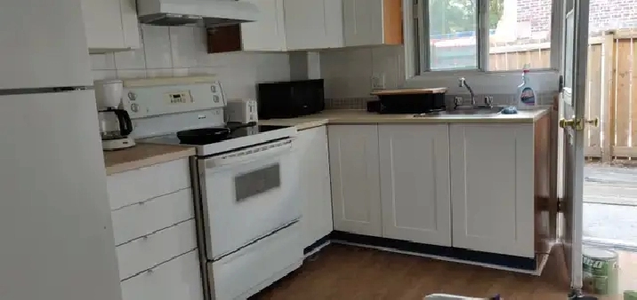 Nice, 1br in a fully furnished 4 1/5 apartment for Aug. sublet