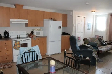 Cowansville - GRAND 3 ½ demi sous-sol 750 $