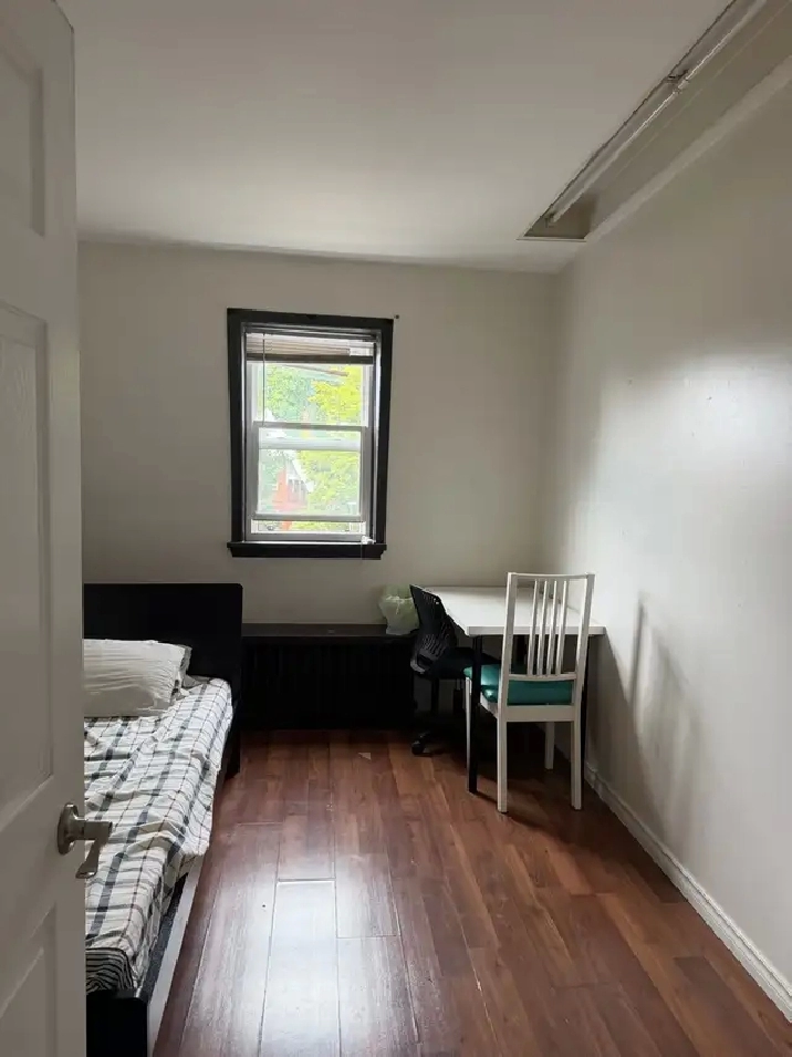 room close to UofT