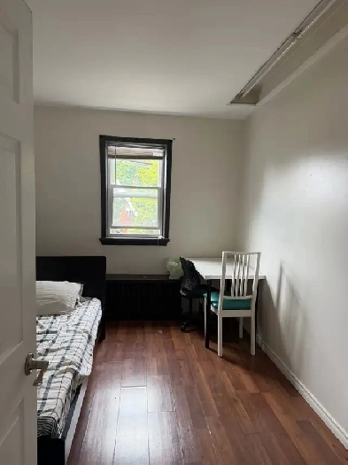 room close to UofT