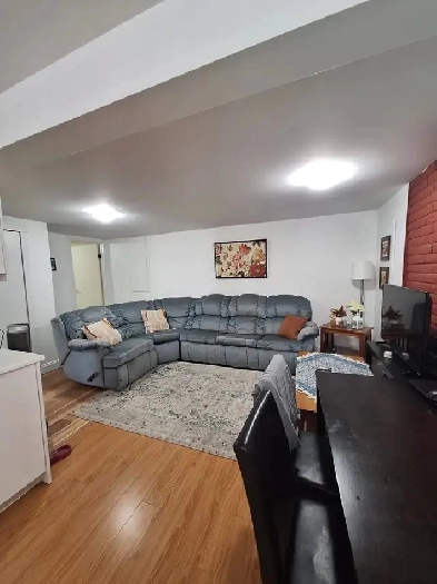1 bedroom & 1 bathroom suite in Coquitlam