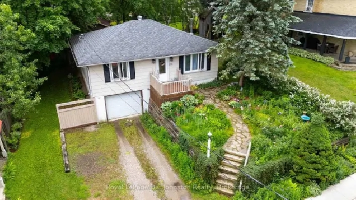 255 Rowe St, Paisley OPEN HOUSE JULY 26 1-3