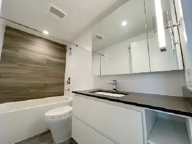One Month Free! 1 Bedroom Condo Unit in the heart of Surrey