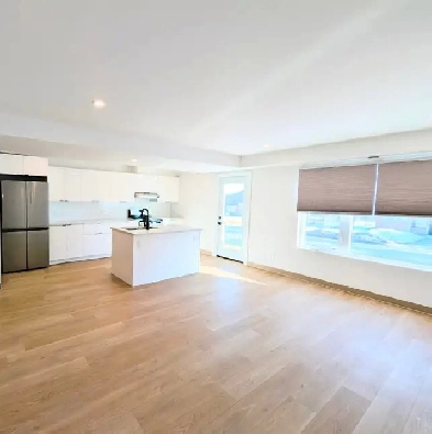 Luxury living: UPSTAIRS 2 bed, 1 bath w/ private entrance