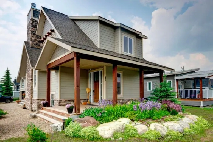 PRICE DROP! MODERN GHOST LAKE HOME FOR SALE IN COTTAGE CLUB