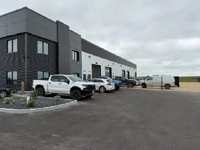 Flex office/industrial space for lease in the RM of Springfield