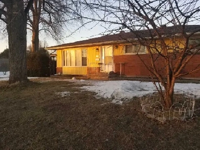 Room close to Algonquin college Available Sep 1