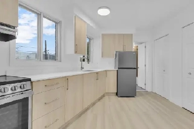 Renovated 2½ in NDG Heat & Hot Water Included