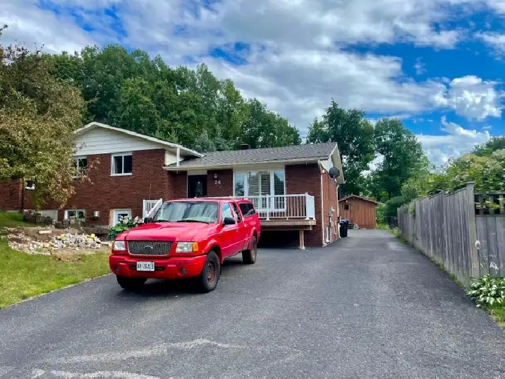 3 Bed 1 Bath All Inclusive In Penetanguishene.