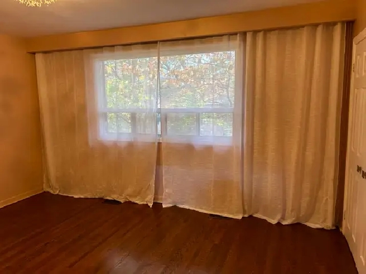 $1200-Master bedroom with private bathroom in Steeles/Bathurst