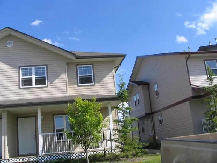 Huge Master Bedroom in Timberlea Townhouse for Rent