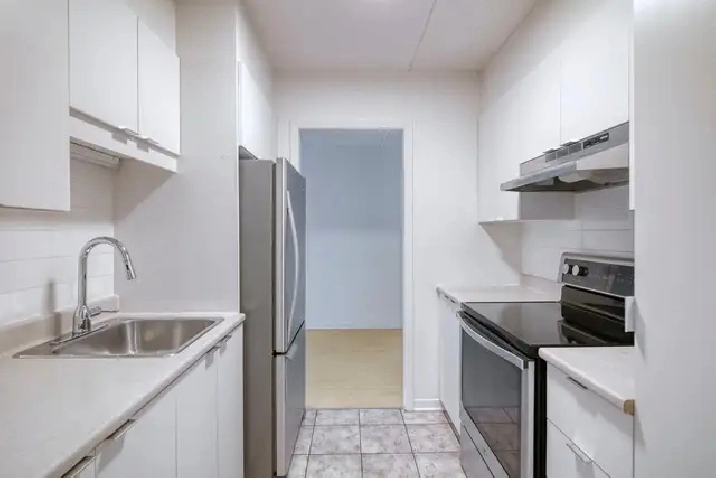 semi-renovated 1-bed apartment, Saint-Lambert - ID 3371