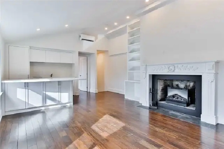 Stunning 2 Bedroom   1.5 Bath in The Beach | Steps to the Lake