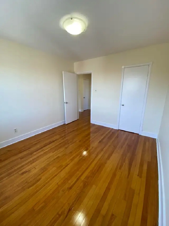 Renovated 2BR Flat - 11-13 Fenwood Unit 3 - Sept 1st - Heat Incl