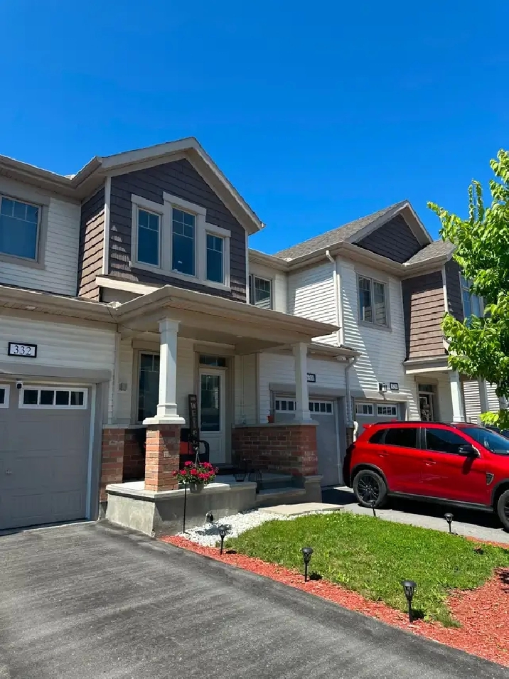 3 Bed 2.5 Bath Townhouse in Barrhaven, 2 Parking, Plaza   Sprt C