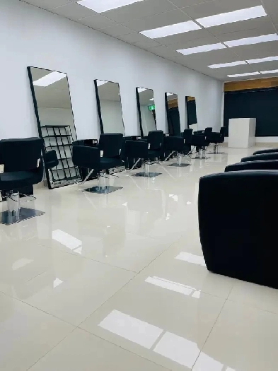Hair Salon Chair / Stylist Room for Rent