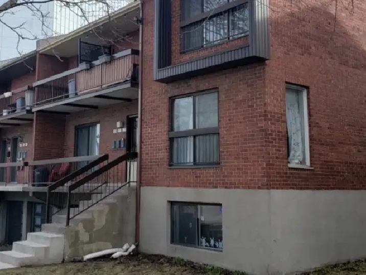 Ahuntsic André Grasset 4 plex béton 41/2 style condo garage