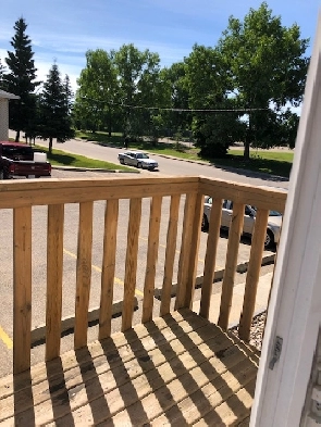 Large, Clean, 3 Bed Rm Town House, Great Area!