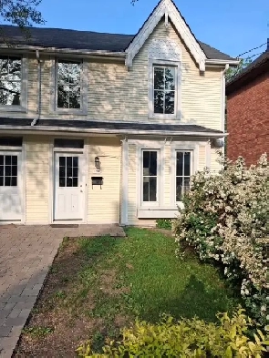 Edge of Queen's campus - 4BR 2BA house