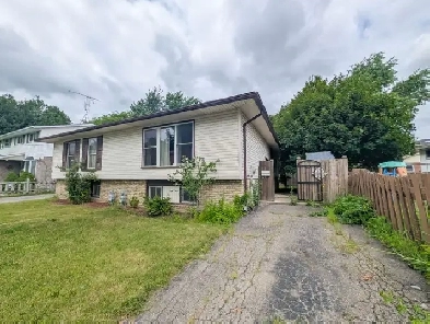 3 Tara Crescent, Thorold - 4 Bedroom Semi Detached House