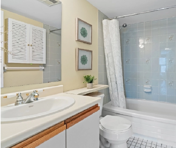 Looking for Roommate - Vanier