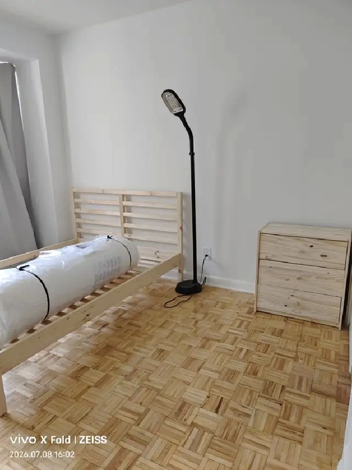 Room Available in 1 Bdrm   Den Apartment