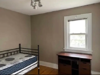 All inclusive Room Rental. 5min walk to university. Fibre intern