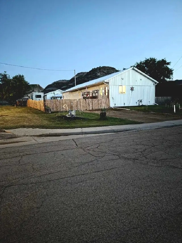 HOME FOR SALE DRUMHELLER AB