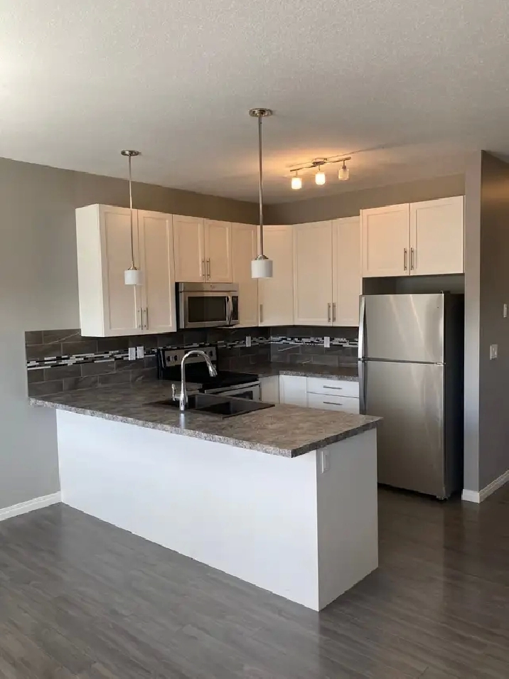 Beautiful end unit townhouse for rent in Penhold! 3 bed/2 bath