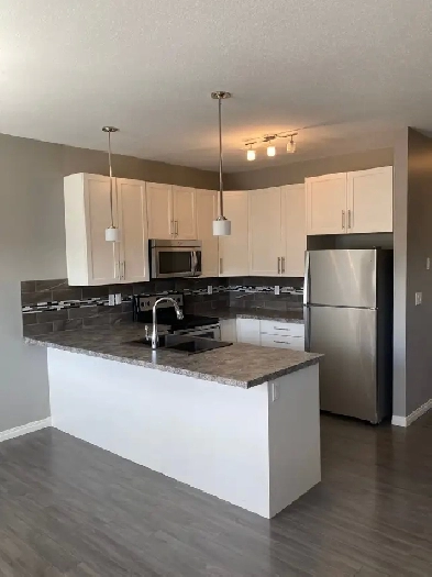 Beautiful end unit townhouse for rent in Penhold! 3 bed/2 bath