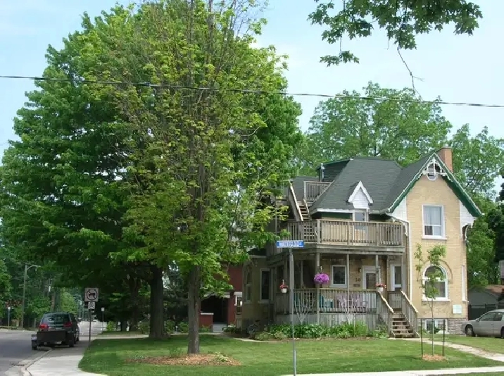 Loft Living – Private, Cozy, Squeaky Clean 1 Br Attic Suite!