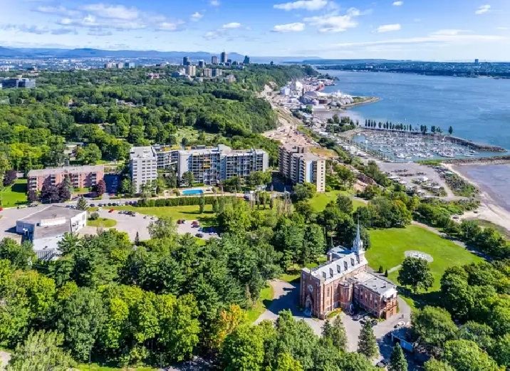 4.5,Chauffé,Éclairé,VUE SUR LE FLEUVE,Entre UniversitéParlement