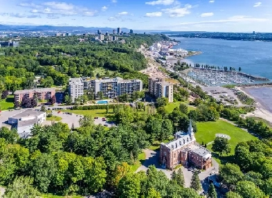 4.5,Chauffé,Éclairé,VUE SUR LE FLEUVE,Entre UniversitéParlement