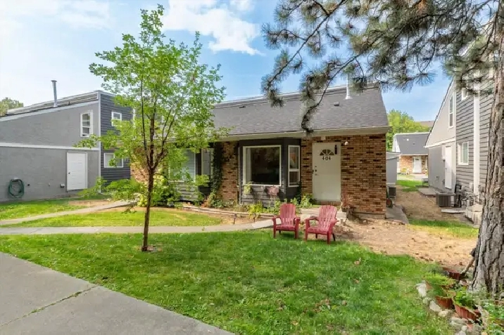 AFFORDABLE TOWNHOME IN LOWER MISSION!