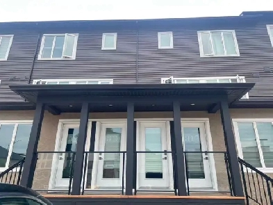 Townhouse for Rent – Prime Bridgewater Centre Location