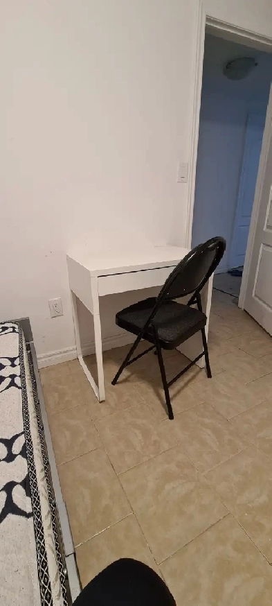 Room for rent.. Main and Danforth..$500... Boys only