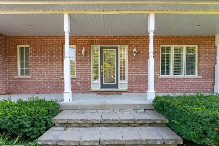 Luxury 4 BR Detached House for Rent in Prime Location Newmarket