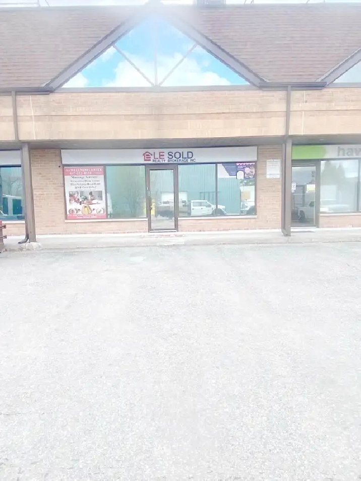 $2,450/month 1700 sqft Industrial Office Warehouse | Stouffville
