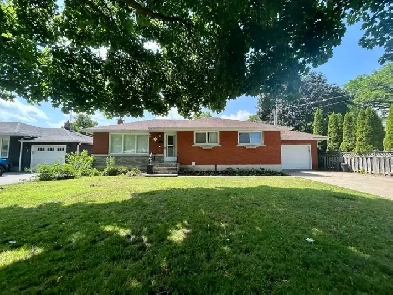 NORTH END Main Floor 3 Bedroom Apartment!