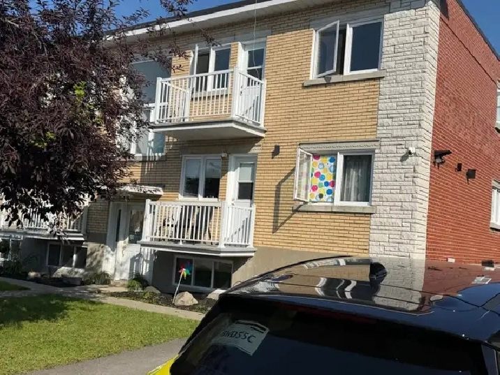 CHARMANT 5 1/2 RENOVE AU 1480 PLACE D'ANJOU, LAVAL, QC 1485$