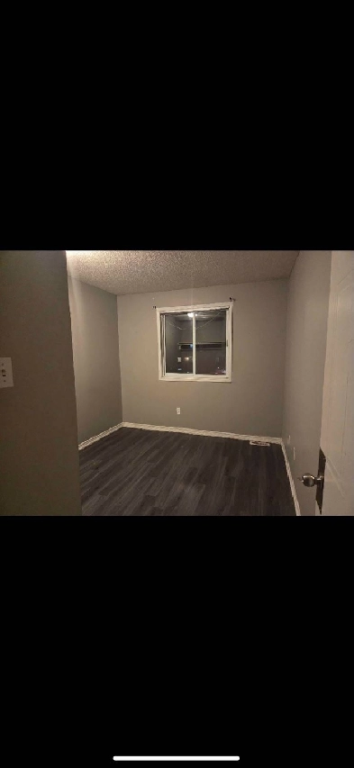 1 bedroom available 2 minute walk from Fanshawe! Unit 39