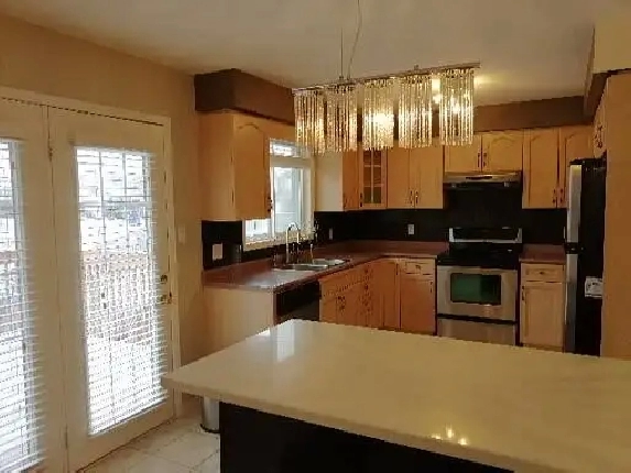 Guelph detached main unit, 3bdr, 2.5bath, $3280 incl wi-fi