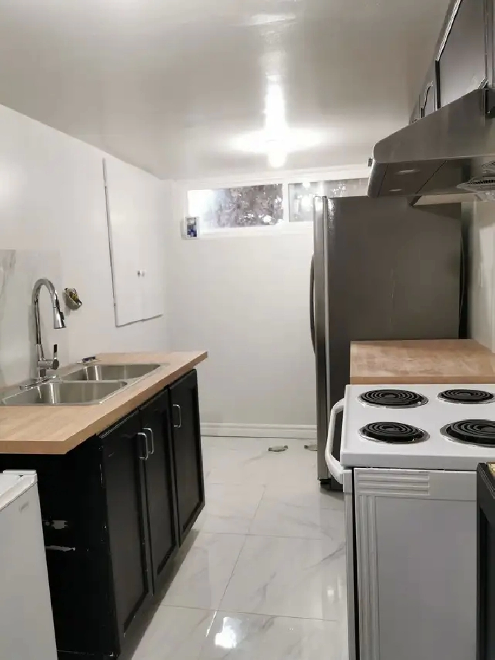 2-Bedroom Ground-Level Apartment in Detached House