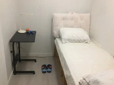 A cozy den-female-Sep.1st-utilities included-downtown-Vancouver
