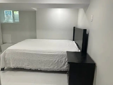 Private room/washroom/Kenndy subway or Kennedy Go