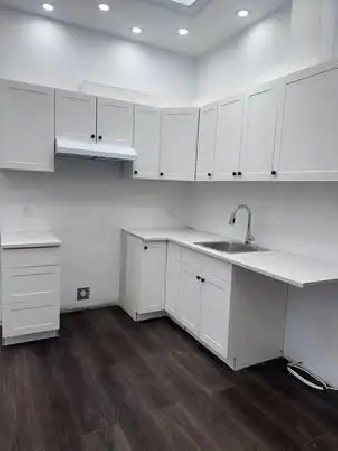 Top Floor - 3 Bedrooms 2 Bathrooms - Apartment