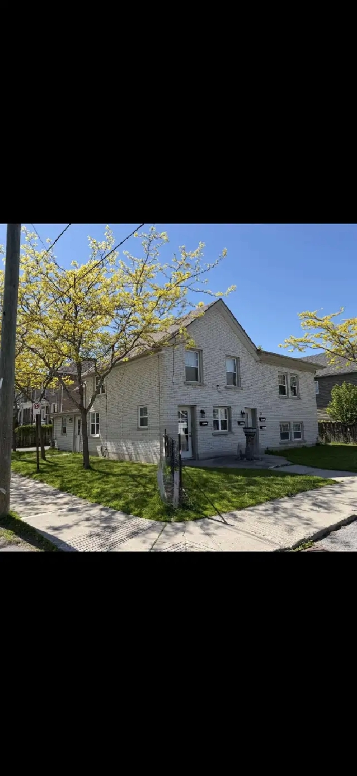 Centrtal, 1 Bdrm apt, available Sept 1st.