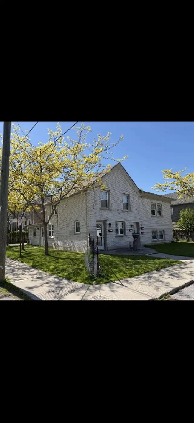 Centrtal, 1 Bdrm apt, available Sept 1st.